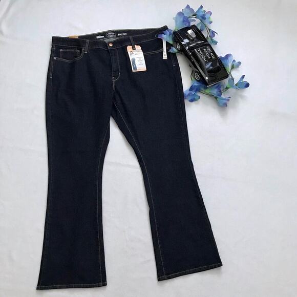 Levi's NWT Dark Wash Shaping Boot Cut Jeans Women 24W Short - Picture 2 of 10